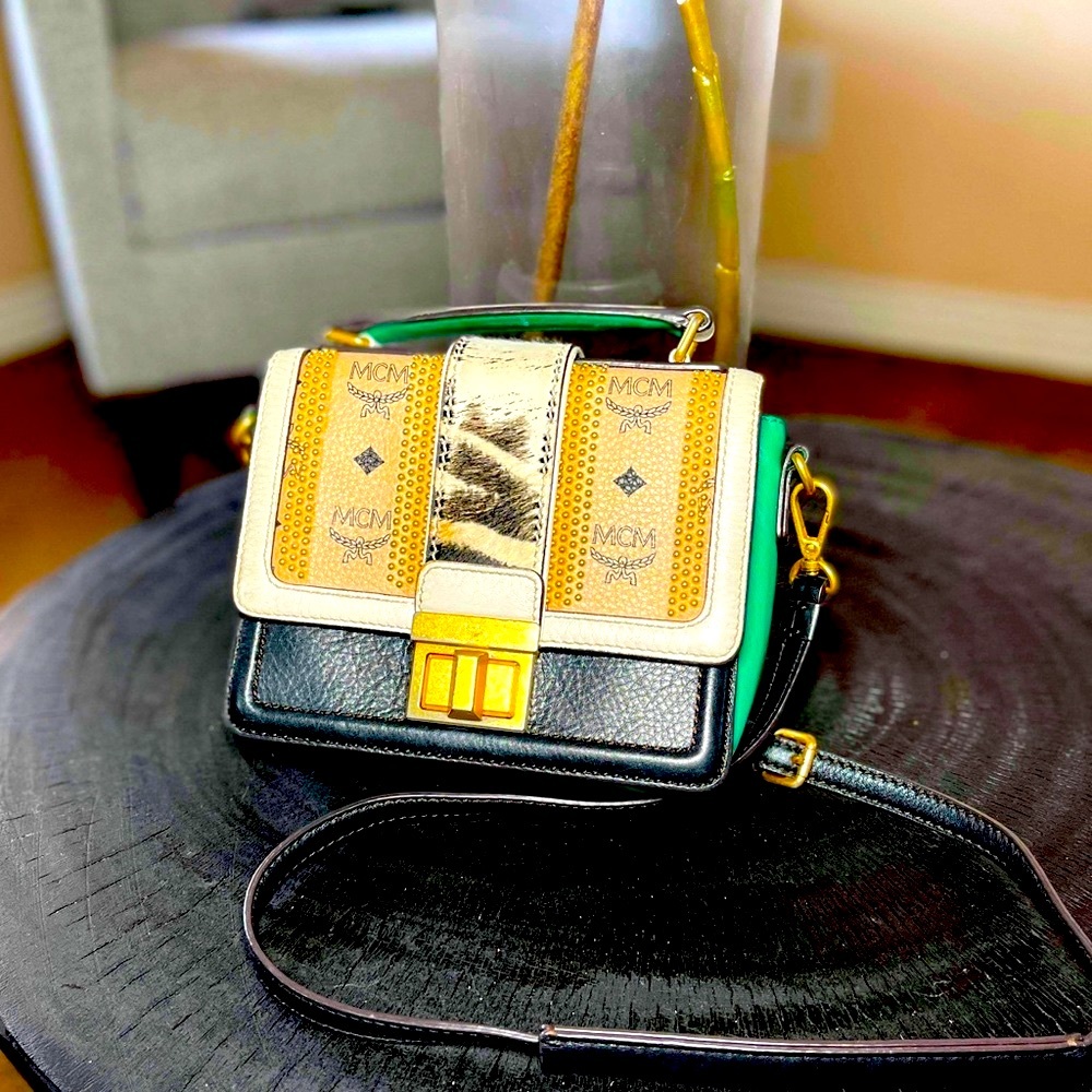 MCM Sling Bag 💯% AUTHENTIC